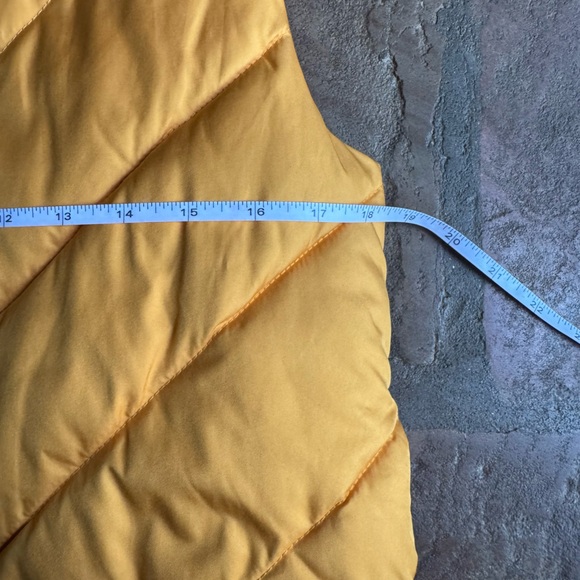 Tommy Hilfiger Chevron Down Puffer Vest - Picture 5 of 8